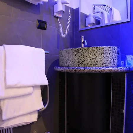 Oda ve Kahvaltı Bella 4*